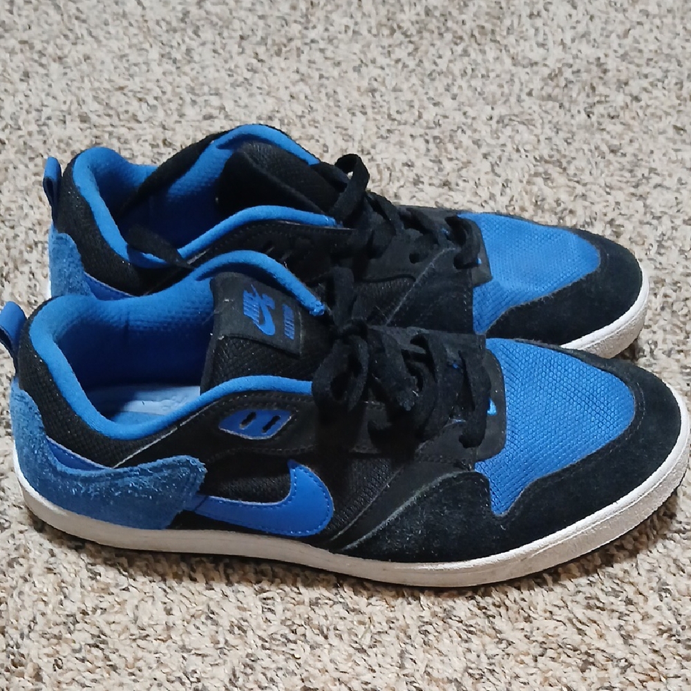 Nike Black and Blue Athletic Shoes
